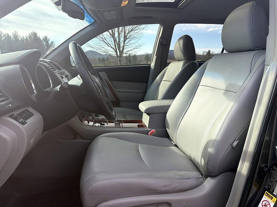 used 2013 Toyota Highlander car, priced at $11,758