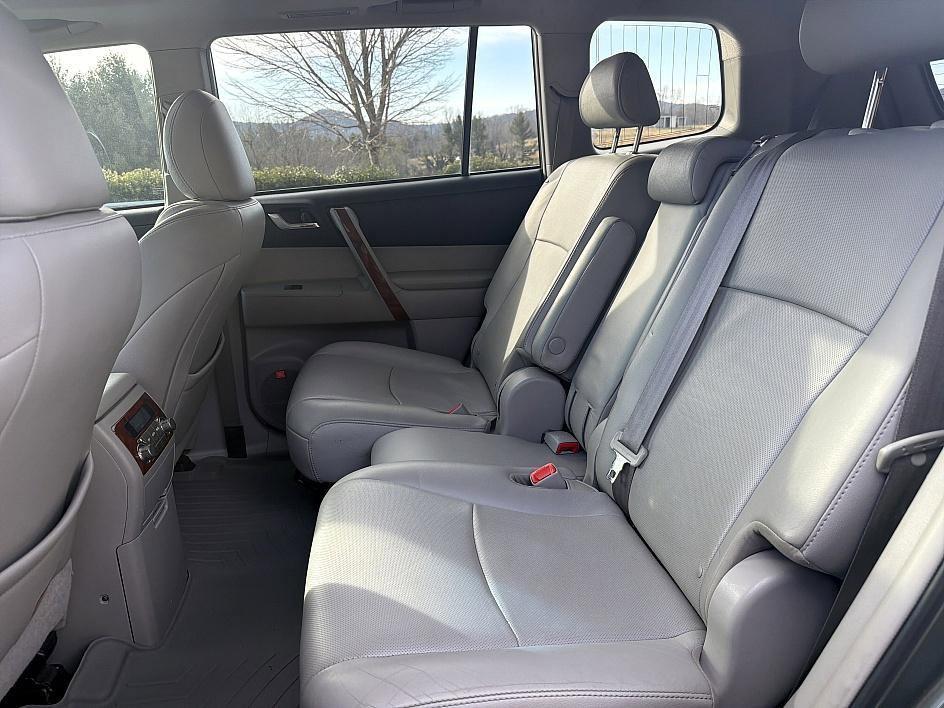 used 2013 Toyota Highlander car, priced at $11,758