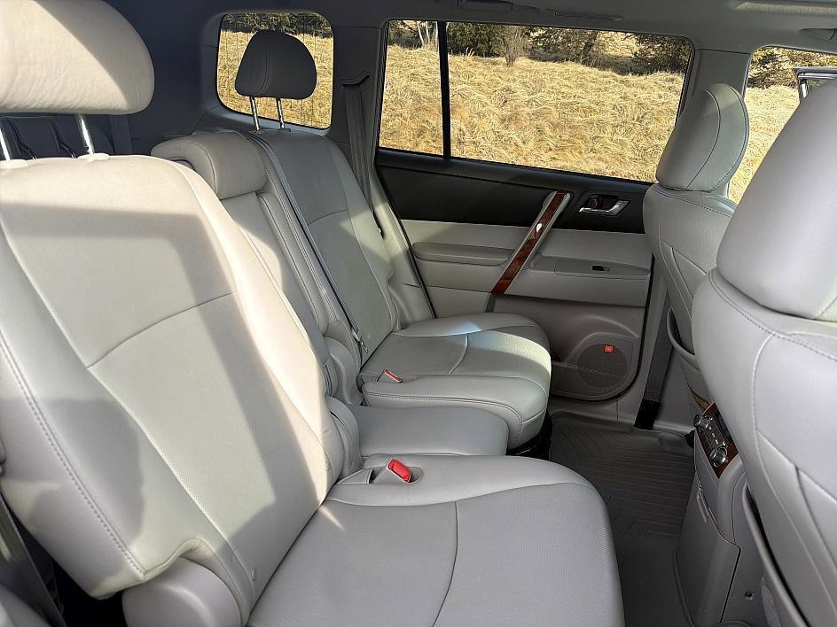 used 2013 Toyota Highlander car, priced at $11,758