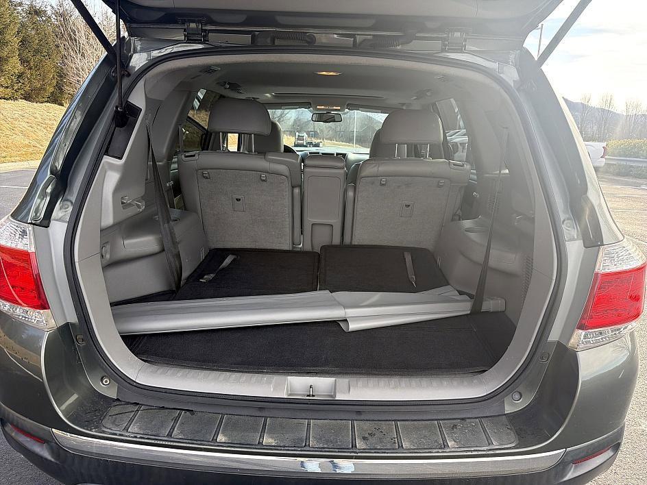 used 2013 Toyota Highlander car, priced at $11,758