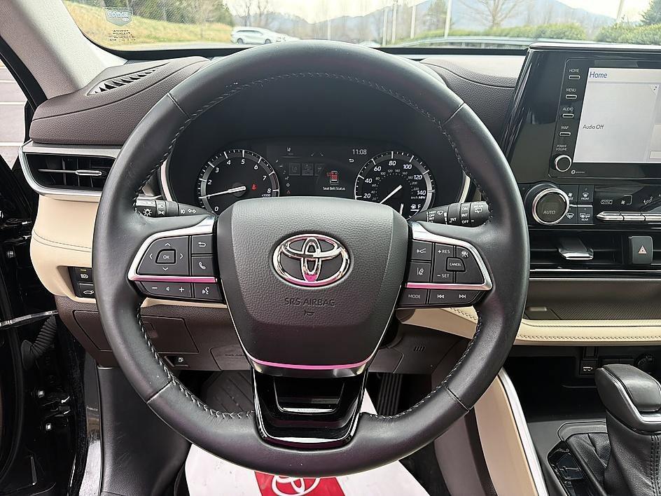 used 2021 Toyota Highlander car, priced at $34,996