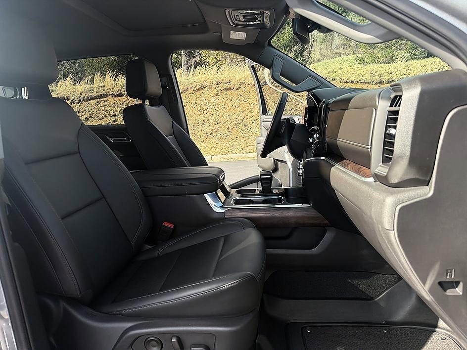 used 2025 GMC Sierra 1500 car, priced at $51,675