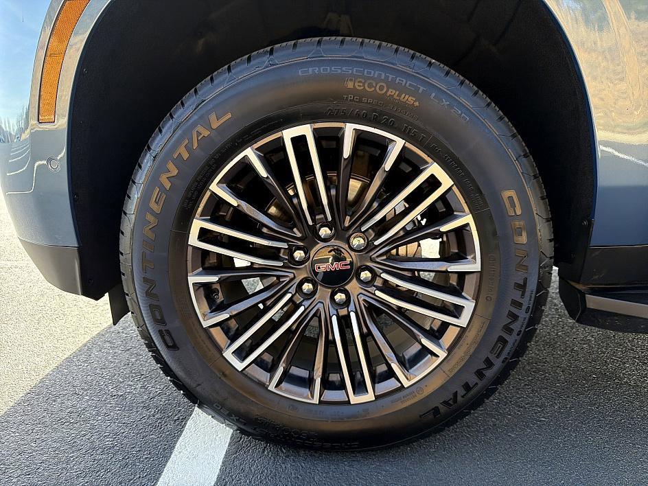 used 2025 GMC Yukon car, priced at $67,919