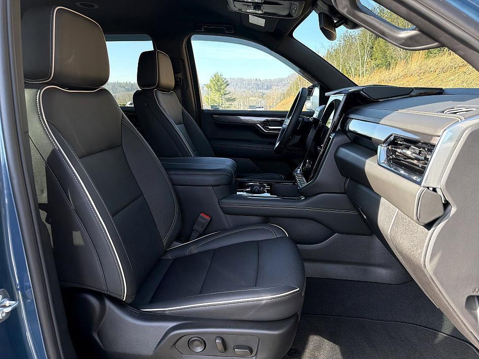 used 2025 GMC Yukon car, priced at $67,919