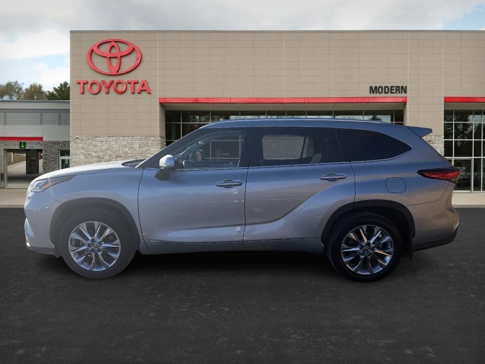 used 2023 Toyota Highlander Hybrid car, priced at $40,826