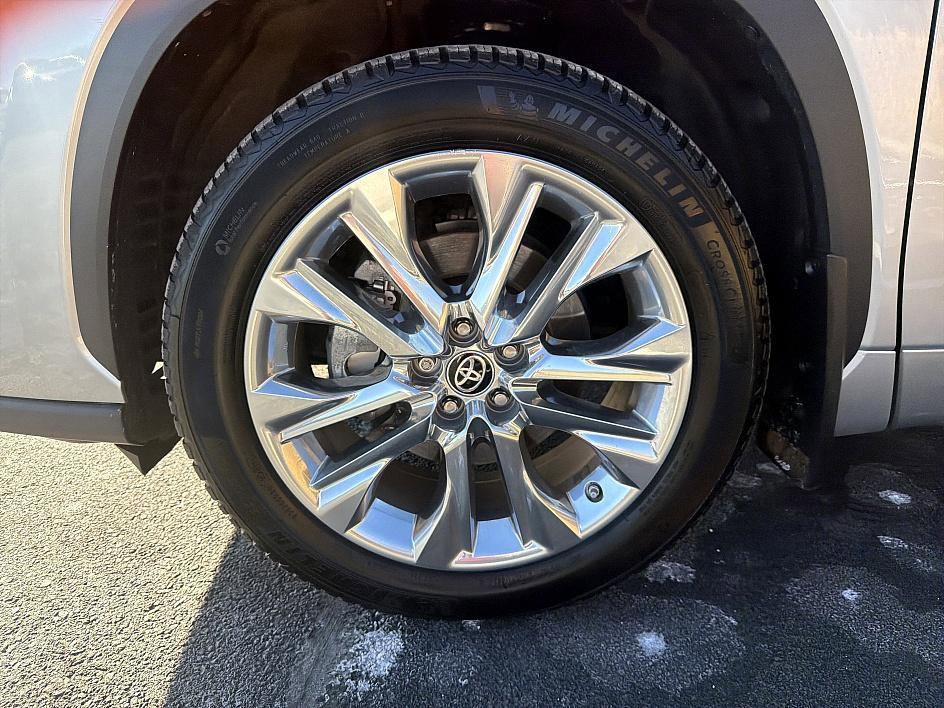 used 2023 Toyota Highlander Hybrid car, priced at $40,826