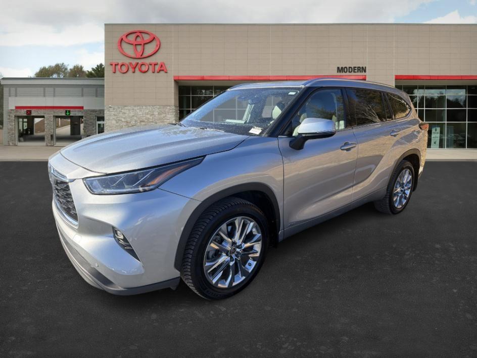 used 2023 Toyota Highlander Hybrid car, priced at $40,826