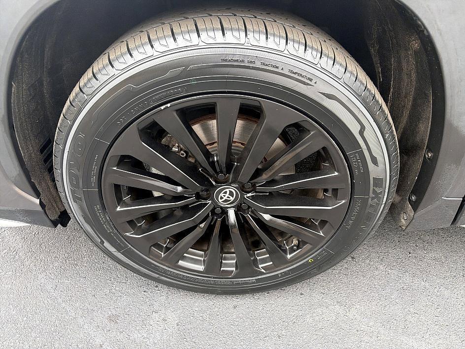 used 2024 Toyota Highlander car, priced at $38,985