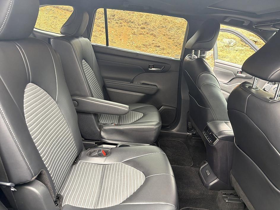 used 2024 Toyota Highlander car, priced at $38,985