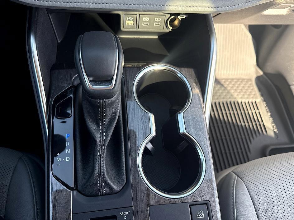 used 2025 Toyota Highlander car, priced at $47,694