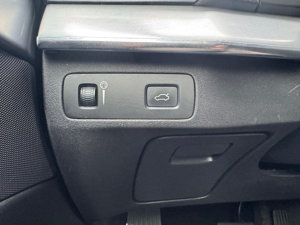 used 2018 Volvo XC90 car, priced at $16,250