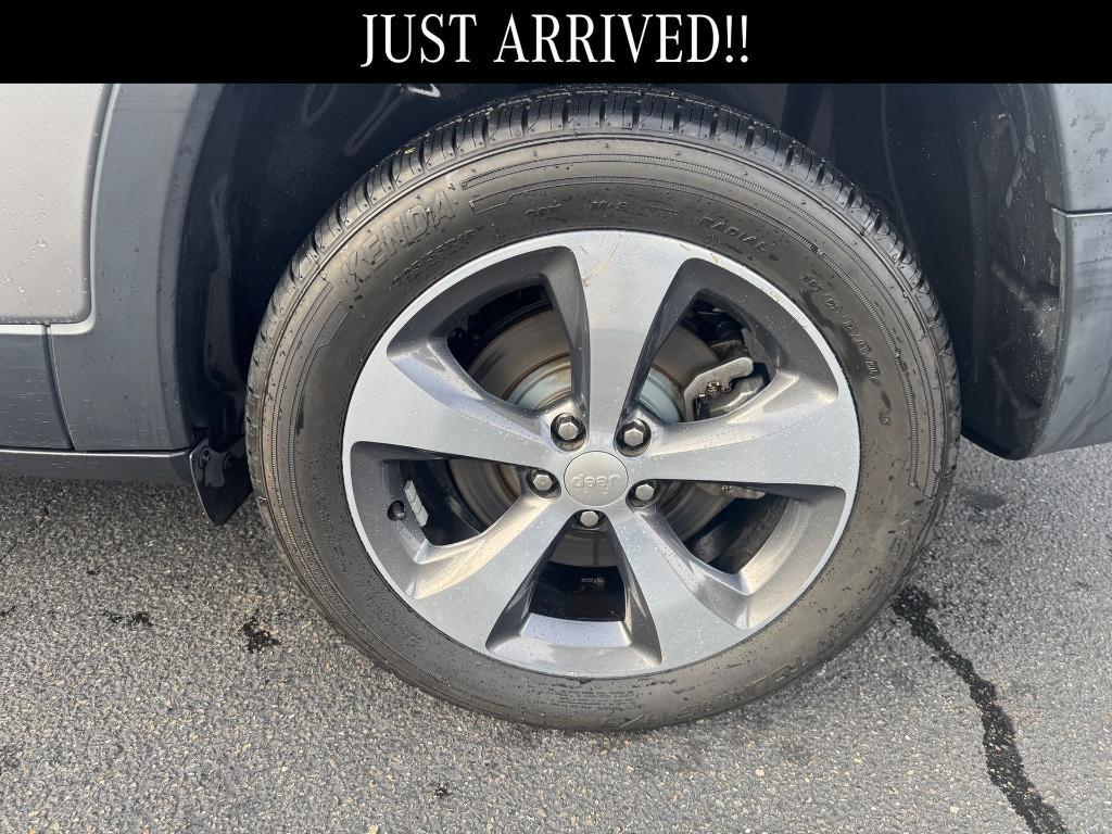 used 2019 Jeep Cherokee car, priced at $18,000