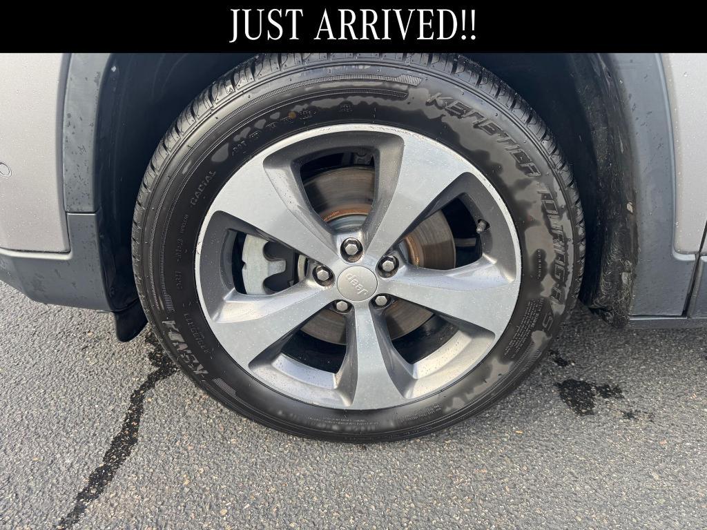 used 2019 Jeep Cherokee car, priced at $18,000