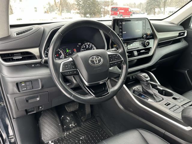 used 2021 Toyota Highlander car, priced at $27,995