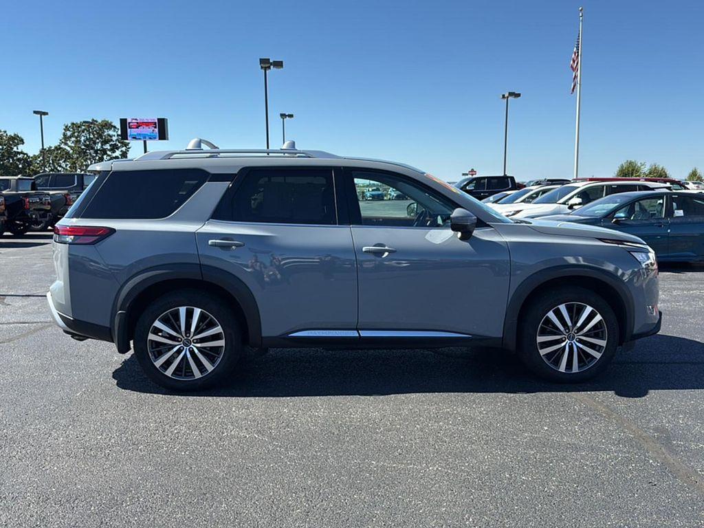2022 Boulder Gray Pearl Nissan Pathfinder