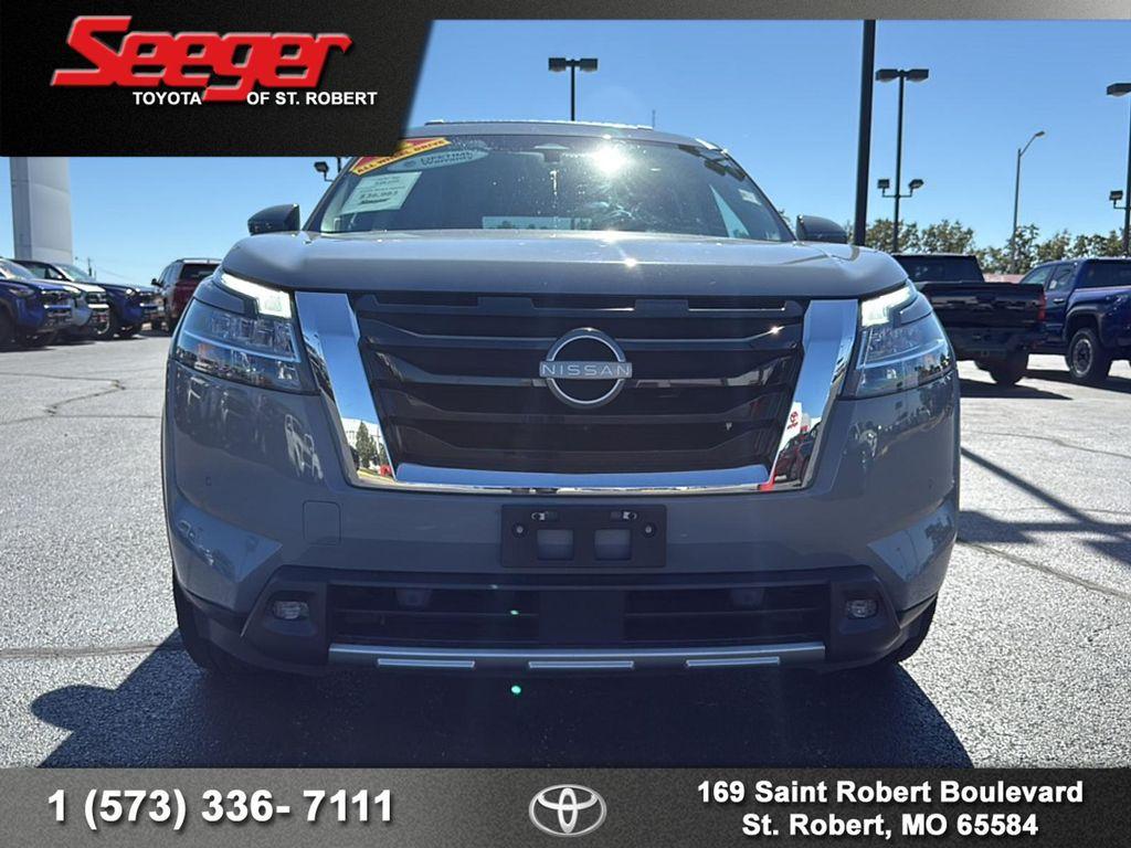 2022 Boulder Gray Pearl Nissan Pathfinder