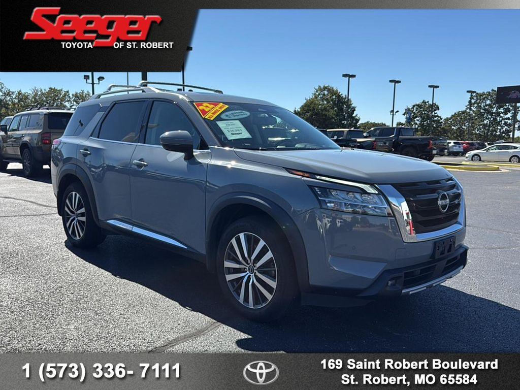 2022 Boulder Gray Pearl Nissan Pathfinder