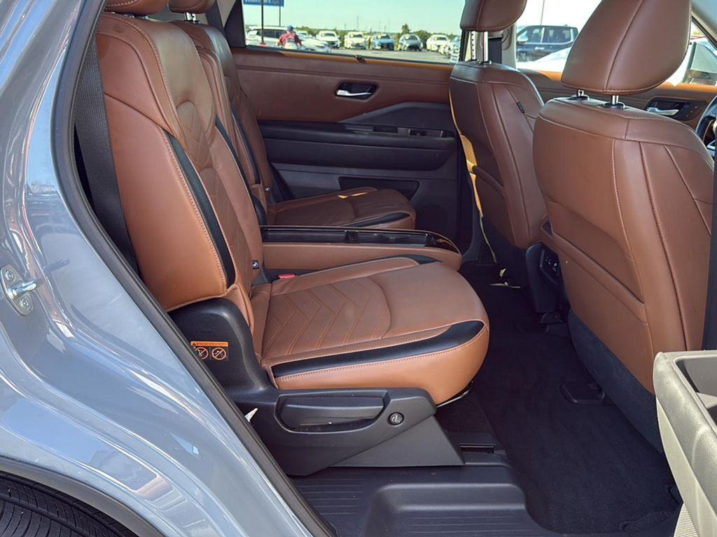2022 Boulder Gray Pearl Nissan Pathfinder