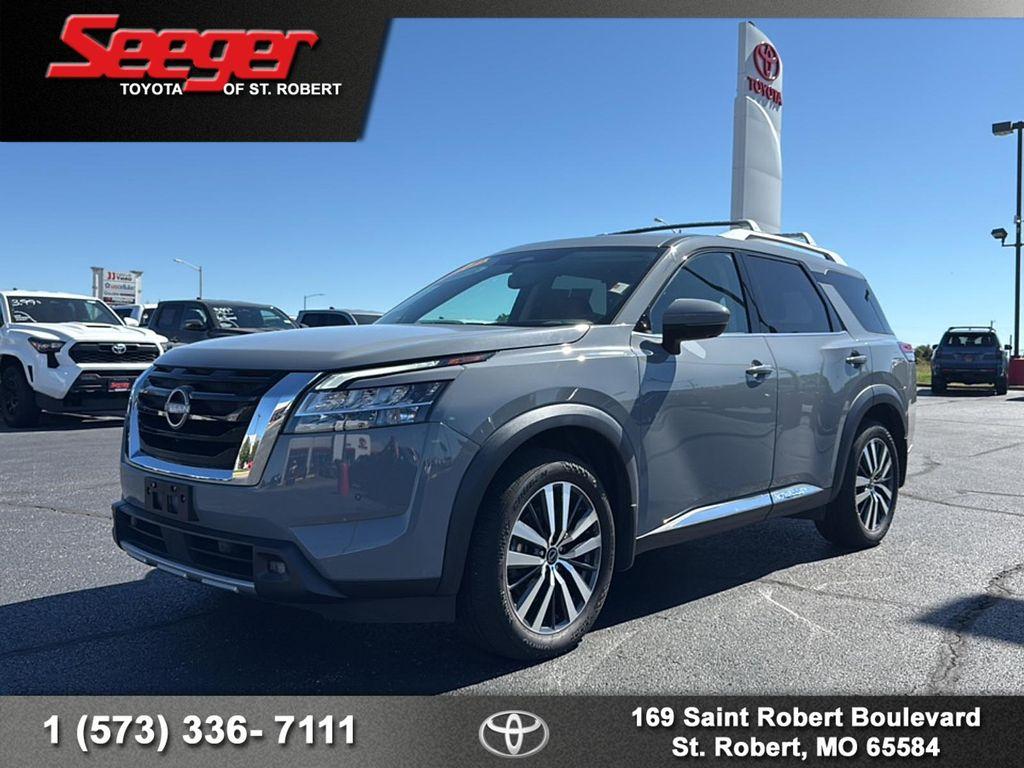 2022 Boulder Gray Pearl Nissan Pathfinder