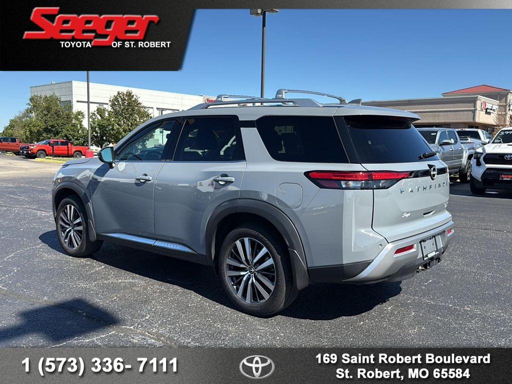 2022 Boulder Gray Pearl Nissan Pathfinder