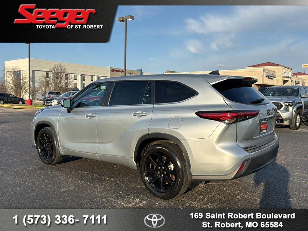 used 2023 Toyota Highlander car, priced at $31,983