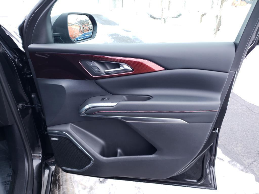 used 2024 Chevrolet Traverse car, priced at $45,484