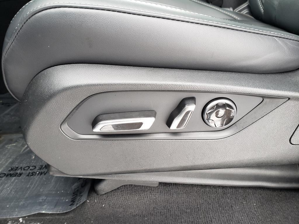 used 2023 Acura MDX car, priced at $40,624