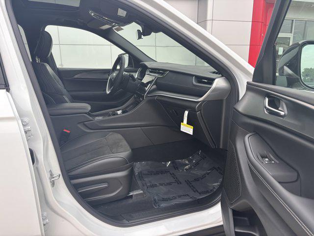 new 2025 Jeep Grand Cherokee car, priced at $46,135