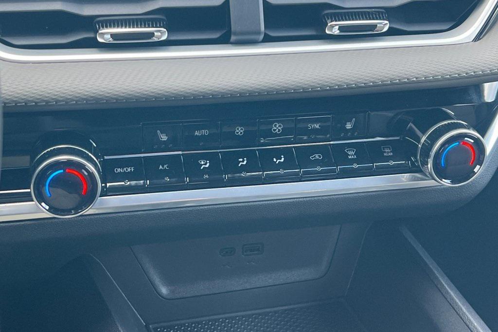 new 2026 Chevrolet Equinox car, priced at $33,080