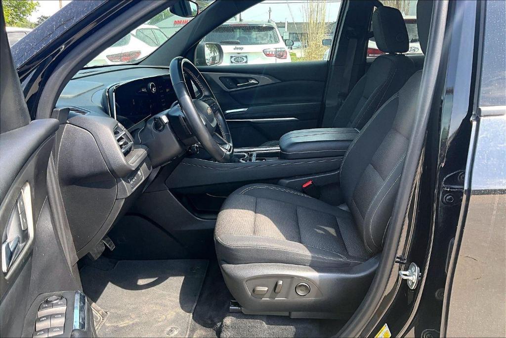 used 2024 Chevrolet Traverse car, priced at $32,500