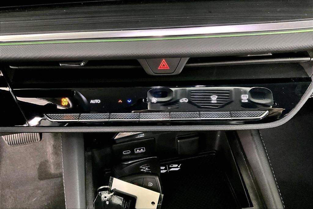 used 2025 Buick Envision car, priced at $22,800