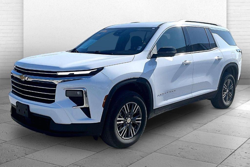 used 2024 Chevrolet Traverse car, priced at $31,888