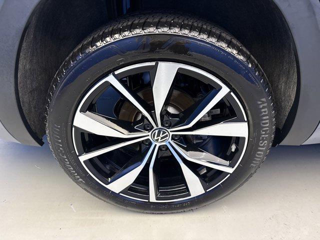 used 2025 Volkswagen Atlas car, priced at $44,598