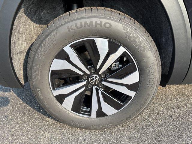 new 2026 Volkswagen Atlas car, priced at $38,875