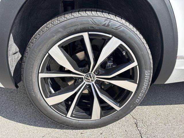 new 2026 Volkswagen Atlas Cross Sport car, priced at $51,998