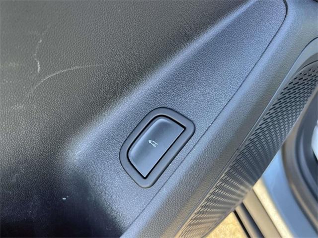 used 2025 Chevrolet Traverse car, priced at $34,900