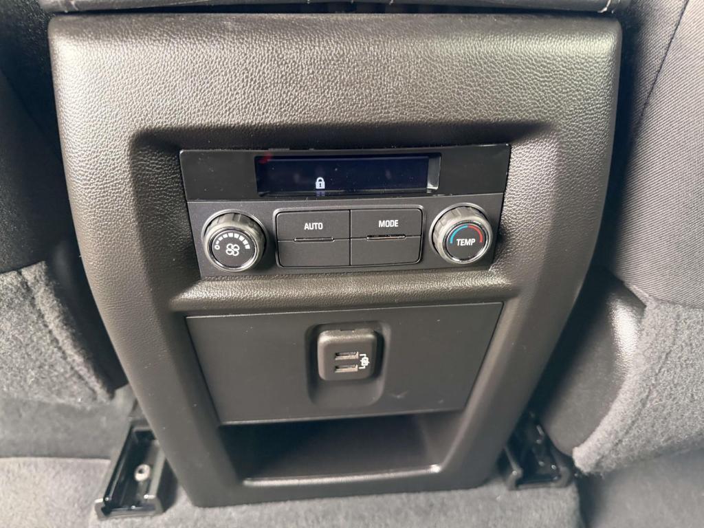 used 2023 Chevrolet Traverse car, priced at $26,300