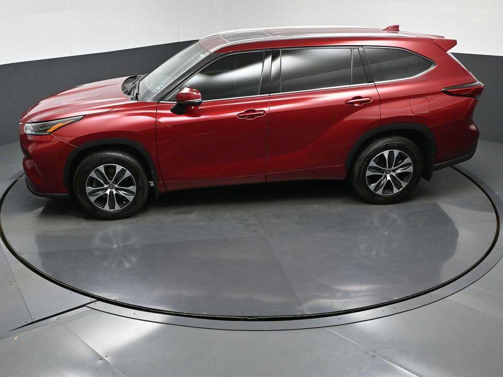 used 2021 Toyota Highlander car