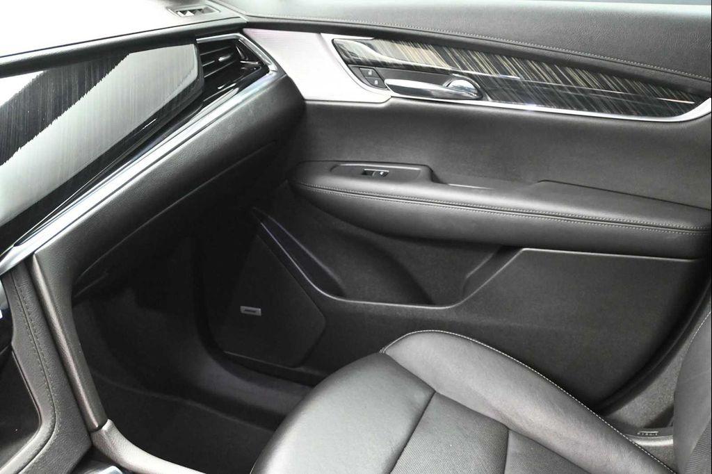 used 2020 Cadillac XT6 car, priced at $28,537