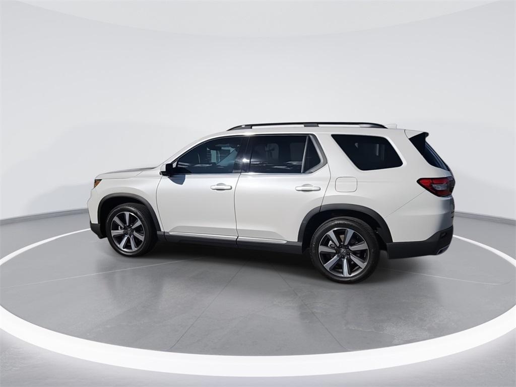 used 2025 Honda Pilot car, priced at $43,688