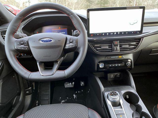used 2025 Ford Escape car, priced at $29,900