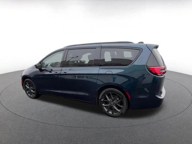 used 2025 Chrysler Pacifica car, priced at $35,320