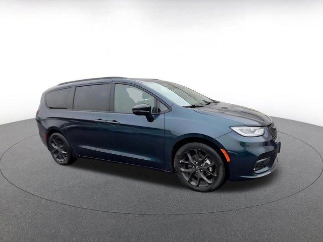 used 2025 Chrysler Pacifica car, priced at $35,320