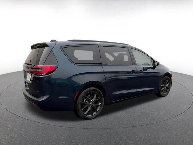 used 2025 Chrysler Pacifica car, priced at $35,320