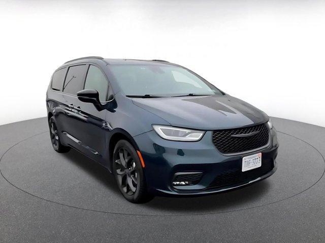 used 2025 Chrysler Pacifica car, priced at $35,320
