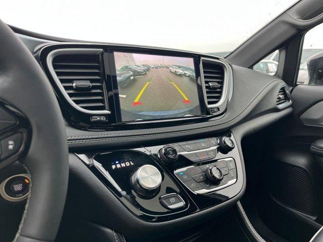 used 2025 Chrysler Pacifica car, priced at $35,320