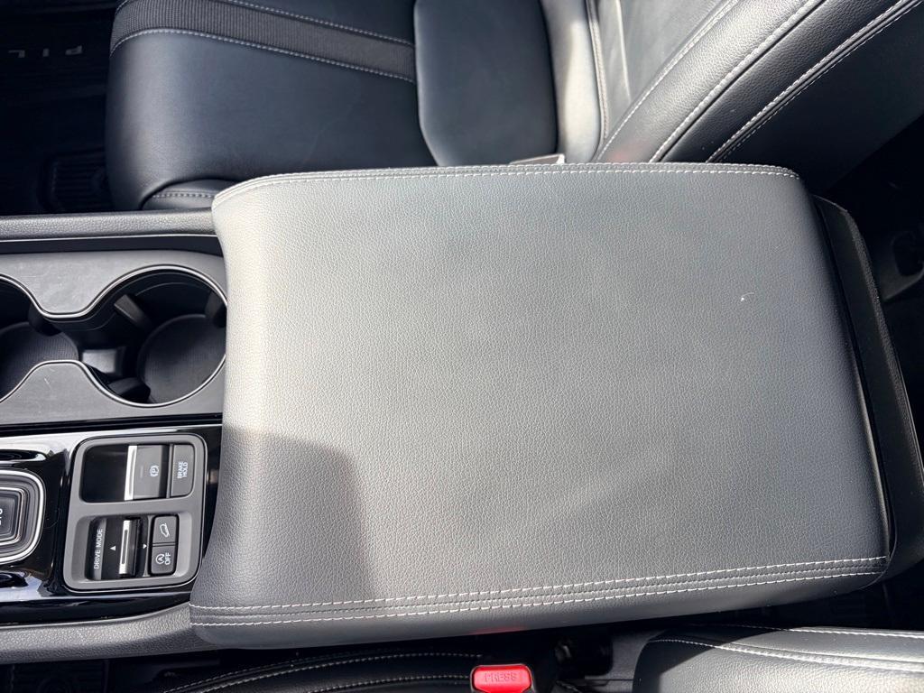 used 2023 Honda Pilot car, priced at $33,802