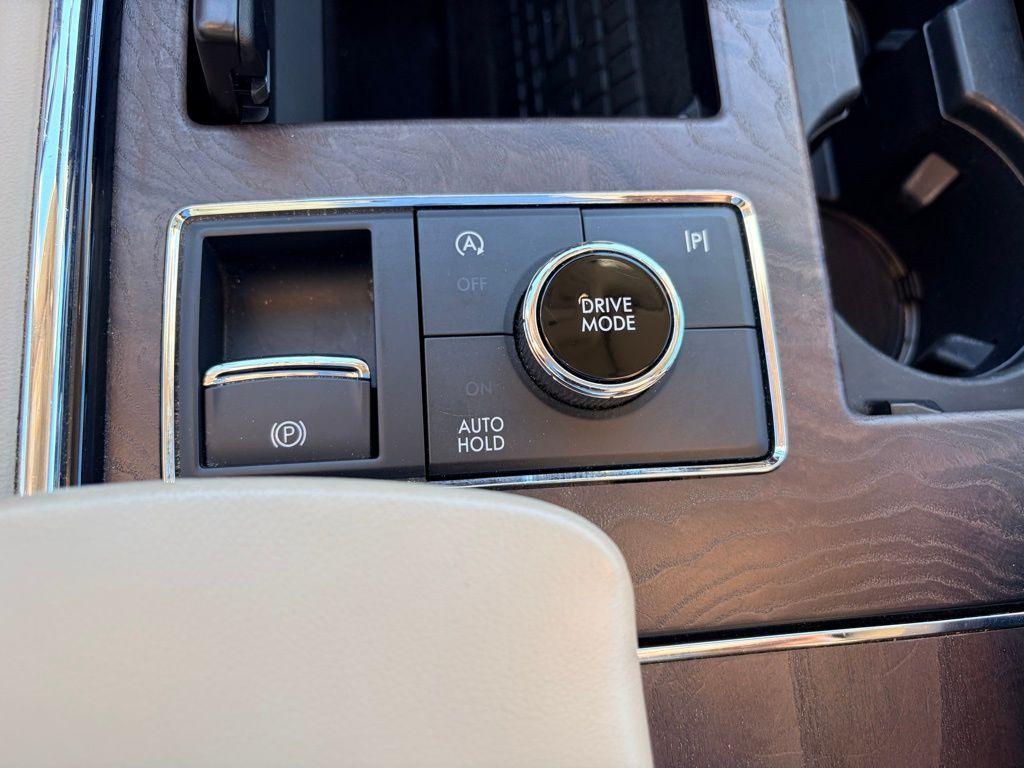 used 2024 Lincoln Navigator car, priced at $67,633