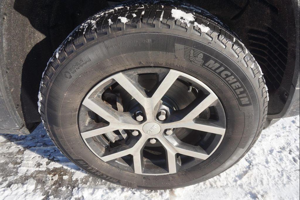 used 2024 Jeep Grand Cherokee L car, priced at $35,935