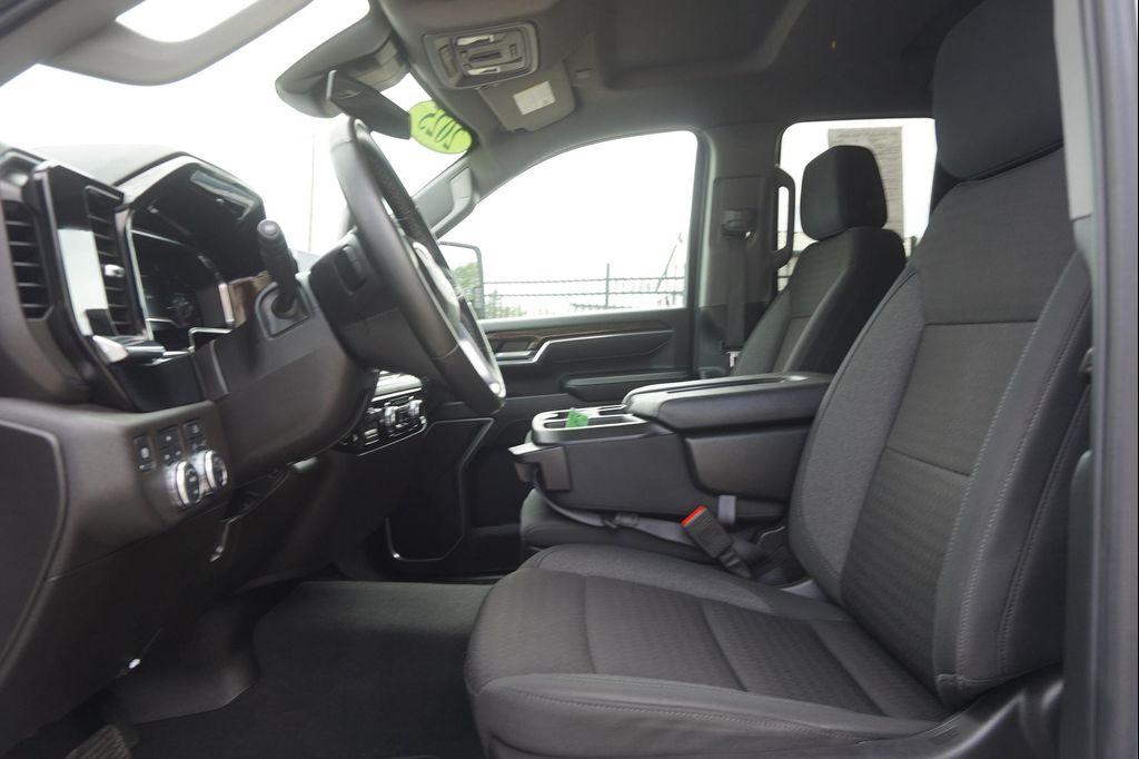 used 2025 GMC Sierra 2500 car, priced at $52,874